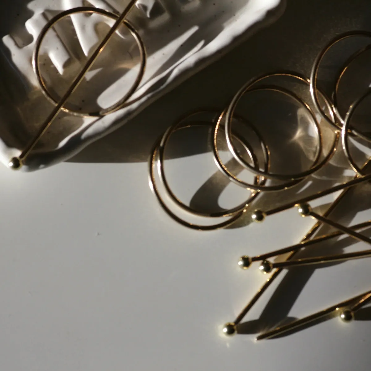 Vanderzee Circle Hairpin - Sphere Bauble (Brass)